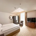 Palace - Culture, Nature & Health 4* סקואול