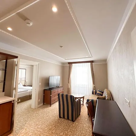 Palace - Culture, Nature & Health Aparthotel 4*